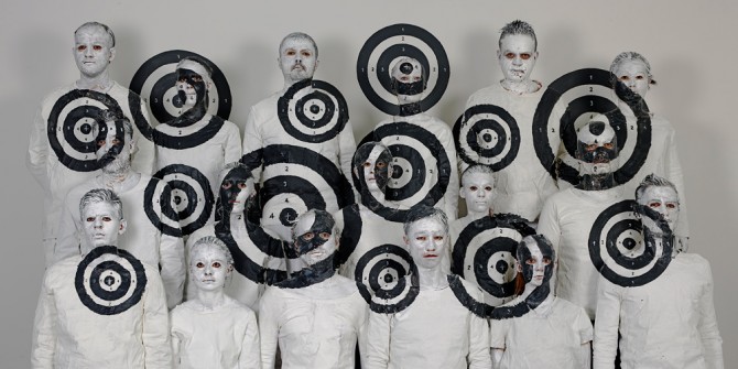 liu-bolin-le-cameleon-de-la-photographie,M207569