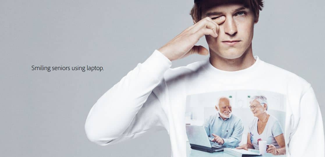 Un homme portant un t - shirt avec une photo d'un vieil homme et d'une femme.