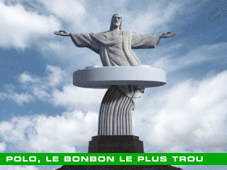 Une statue du christ avec les mots polo le bonbon le plus trou.