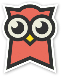 Un hibou rouge avec de grands yeux sur fond blanc.