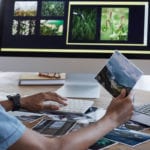 Un homme explorant le logiciel de visualisation de photos Enhance.io sur un écran d'ordinateur.